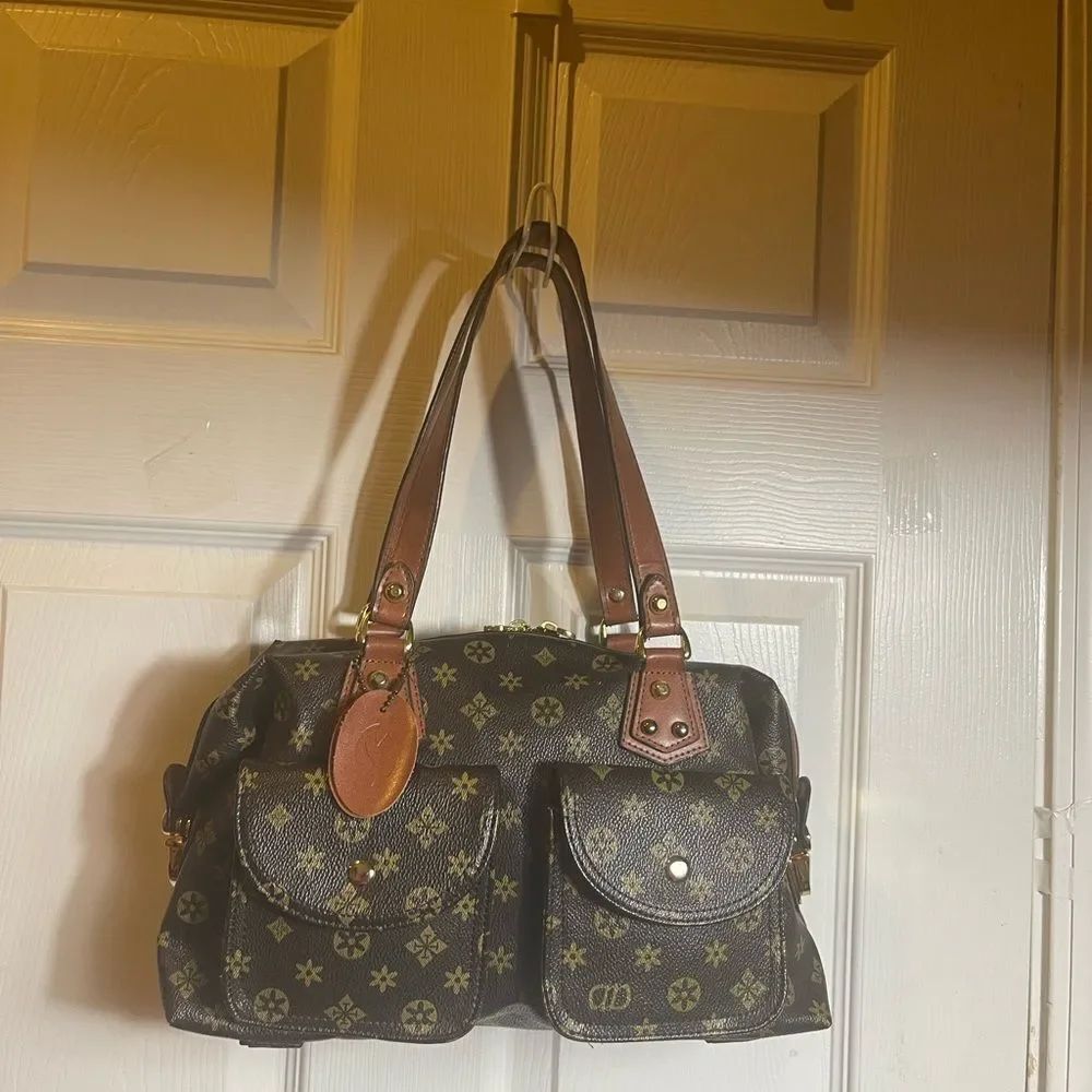 Los Angeles USA Brown & gold print synthetic shoulder bag with brown straps .